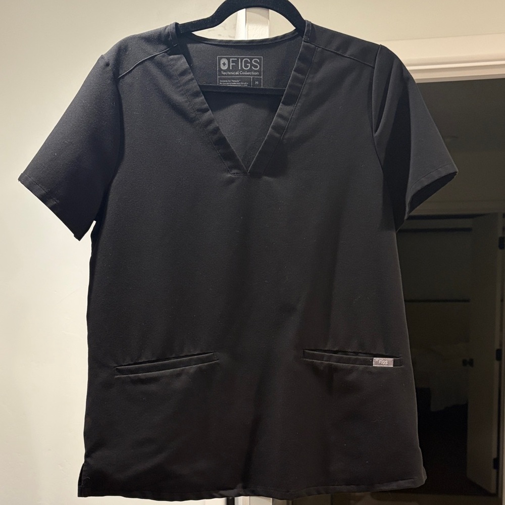 Figs Classic Black V-Neck Scrub Top